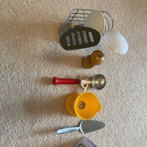 -Kitchen tool ice cream scoop pizza server egg poacher grater pepper mill cutler